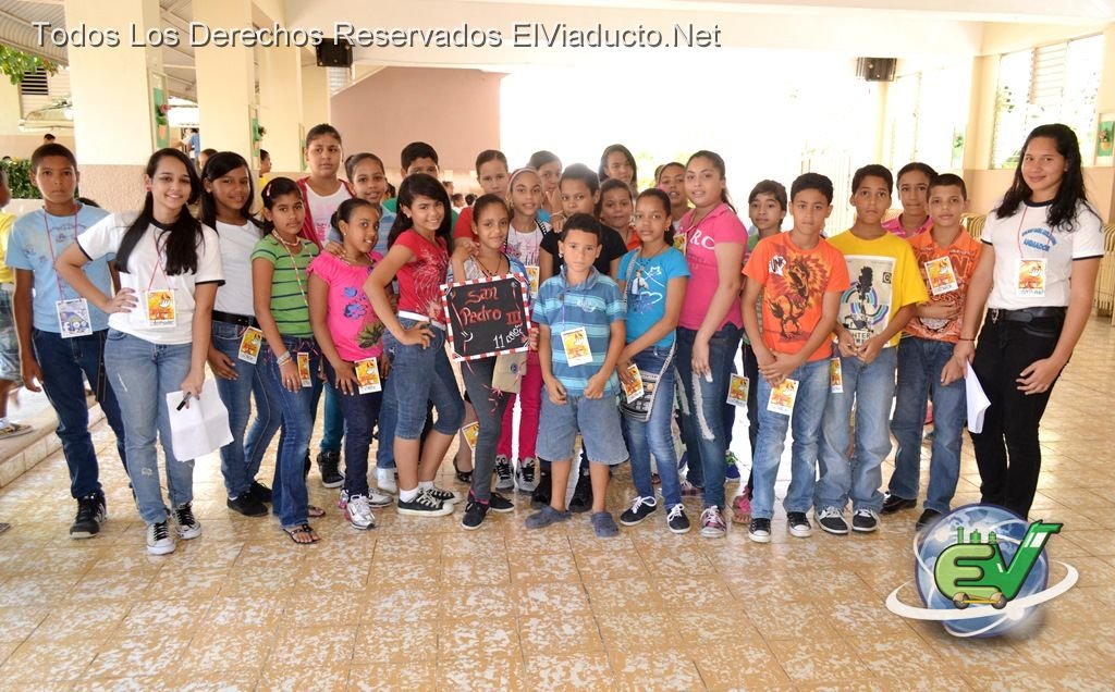 Uno de los Grupos de la Pasua Infantil 2013